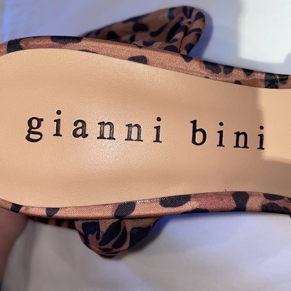 Dillards Woman’s 9.5 leopard Gianni Bini tie-up high heels. - Picture 6 of 8